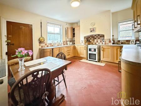 4 bedroom Detached house for sale in Newbigg, Westwoodside, DN9