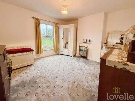 4 bedroom Detached house for sale in Newbigg, Westwoodside, DN9