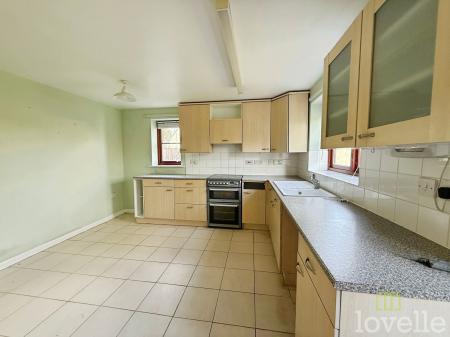 3 bedroom Semi-detached house for sale in Old Forge Close, Misterton, DN10