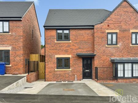 2 bedroom Semi-detached house for sale in Mary Ann Evans Way, Gainsborough, DN21