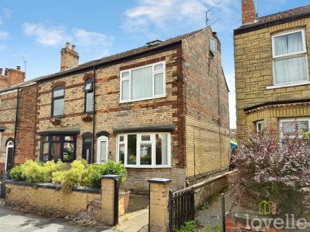 4 bedroom Semi-detached house for sale in Melrose Road, Gainsborough, DN21
