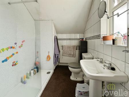 4 bedroom Terraced House for sale in Melrose Road, Gainsborough, DN21