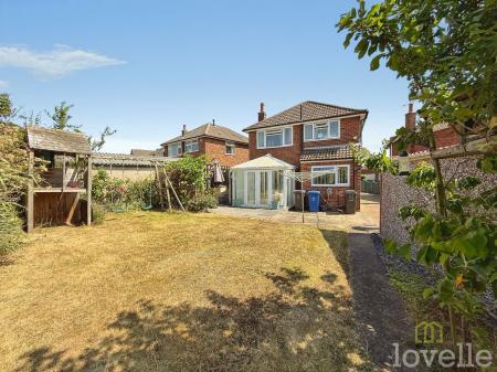 3 bedroom Detached house for sale in Ludford Crescent, Gainsborough, DN21