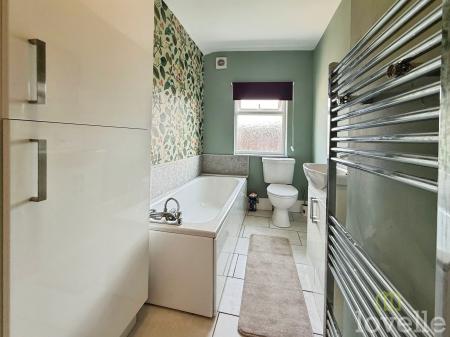 2 bedroom Terraced House for sale in Etherington Street, Gainsborough, DN21