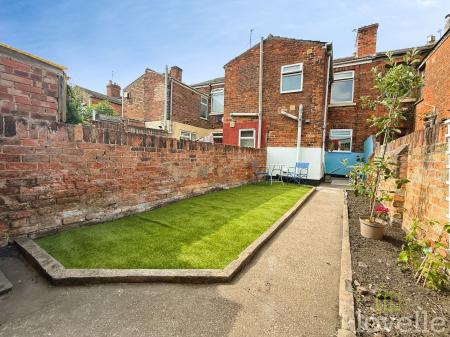 2 bedroom Terraced House for sale in Etherington Street, Gainsborough, DN21