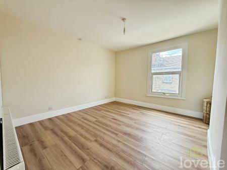 2 bedroom Terraced House for sale in Etherington Street, Gainsborough, DN21