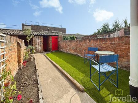 2 bedroom Terraced House for sale in Etherington Street, Gainsborough, DN21