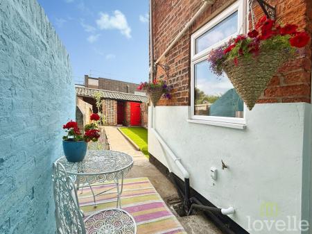 2 bedroom Terraced House for sale in Etherington Street, Gainsborough, DN21