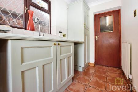 4 bedroom Detached house to let in Anderson Way, Lea, DN21