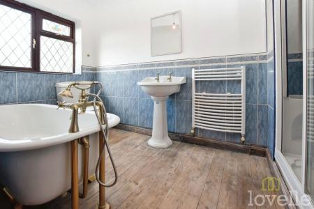 4 bedroom Detached house to let in Anderson Way, Lea, DN21