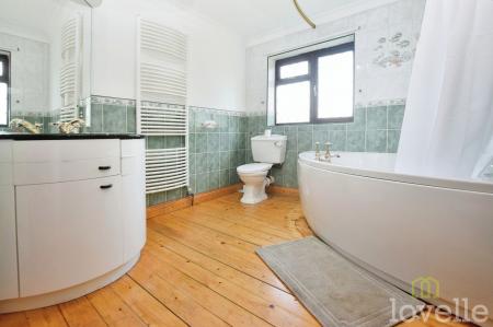 4 bedroom Detached house to let in Anderson Way, Lea, DN21