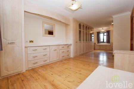 4 bedroom Detached house to let in Anderson Way, Lea, DN21