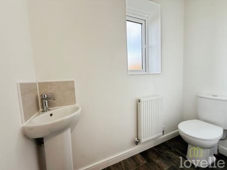 2 bedroom Semi-detached house to let in Eliot Drive, Gainsborough, DN21