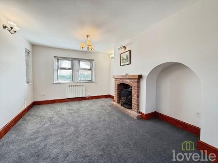 2 bedroom Semi-detached house for sale in Station Road, Beckingham, DN10