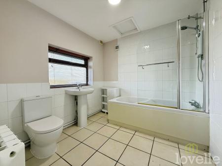 2 bedroom Semi-detached house for sale in Station Road, Beckingham, DN10