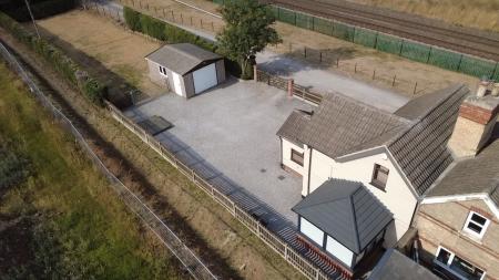 2 bedroom Semi-detached house for sale in Station Road, Beckingham, DN10