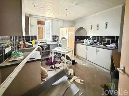 2 bedroom Terraced House for sale in Dickenson Terrace, Gainsborough, DN21