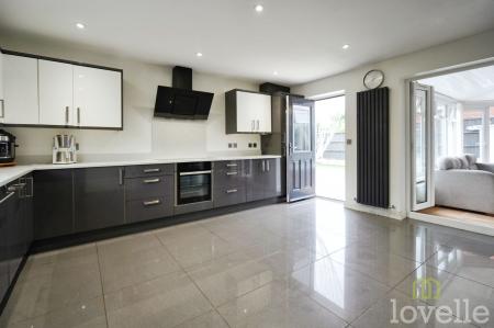 4 bedroom Detached house for sale in Salisbury Close, Morton, DN21
