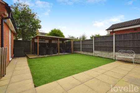 4 bedroom Detached house for sale in Salisbury Close, Morton, DN21