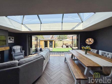 4 bedroom Detached house for sale in Sunningdale Way, Gainsborough, DN21