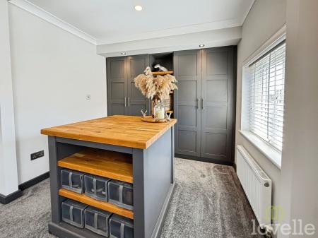 4 bedroom Detached house for sale in Sunningdale Way, Gainsborough, DN21