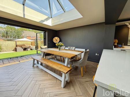 4 bedroom Detached house for sale in Sunningdale Way, Gainsborough, DN21