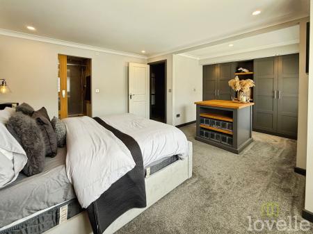 4 bedroom Detached house for sale in Sunningdale Way, Gainsborough, DN21