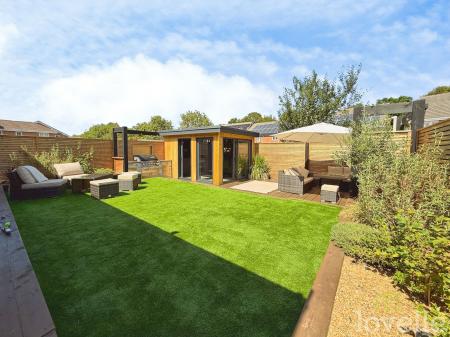 4 bedroom Detached house for sale in Sunningdale Way, Gainsborough, DN21