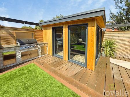 4 bedroom Detached house for sale in Sunningdale Way, Gainsborough, DN21