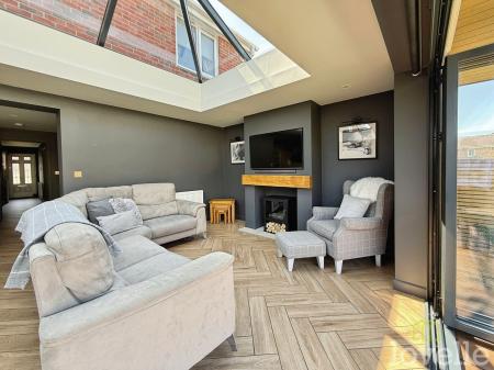 4 bedroom Detached house for sale in Sunningdale Way, Gainsborough, DN21