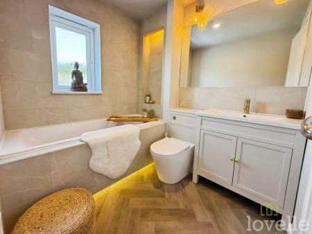 4 bedroom Detached house for sale in Sunningdale Way, Gainsborough, DN21