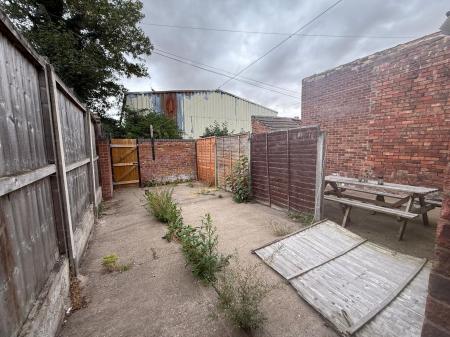 2 bedroom Terraced House to let in Haltham Green, Gainsborough, DN21