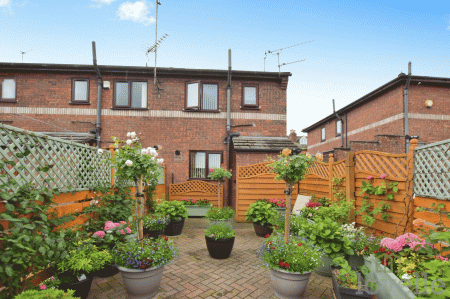 2 bedroom End of terrace house for sale in Bridge Road, Gainsborough, DN21