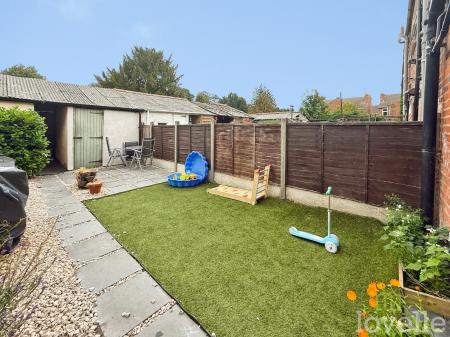 2 bedroom Terraced House for sale in Beaufort Street, Gainsborough, DN21