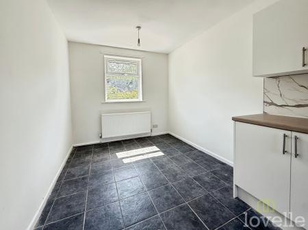 2 bedroom Semi-detached house for sale in Plassey Road, Hemswell Cliff, DN21