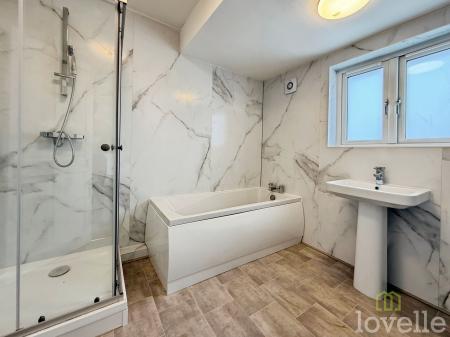 2 bedroom Semi-detached house for sale in Plassey Road, Hemswell Cliff, DN21