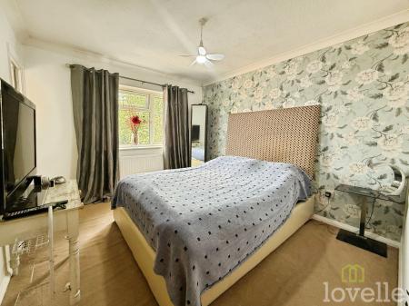 4 bedroom Detached house for sale in Old Showfields, Gainsborough, DN21