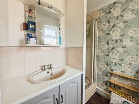 4 bedroom Detached house for sale in Old Showfields, Gainsborough, DN21