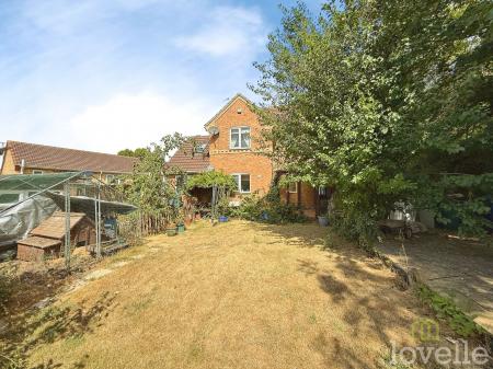 4 bedroom Detached house for sale in Old Showfields, Gainsborough, DN21