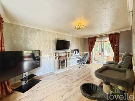 4 bedroom Detached house for sale in Old Showfields, Gainsborough, DN21