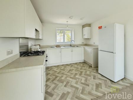 2 bedroom Semi-detached house to let in Eliot Drive, Gainsborough, DN21