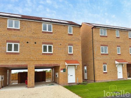 2 bedroom Semi-detached house to let in Eliot Drive, Gainsborough, DN21