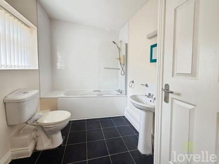 1 bedroom Flat to let in Ashcroft Road, Gainsborough, DN21