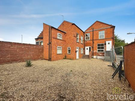 2 bedroom Flat to let in Ashcroft Road, Gainsborough, DN21