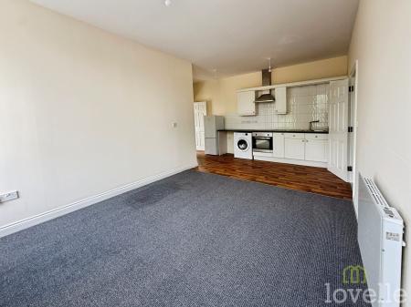 2 bedroom Flat to let in Ashcroft Road, Gainsborough, DN21