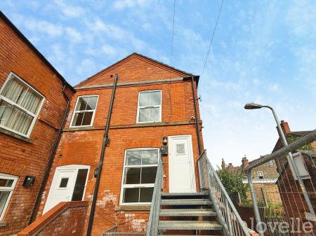 2 bedroom Flat to let in Ashcroft Road, Gainsborough, DN21