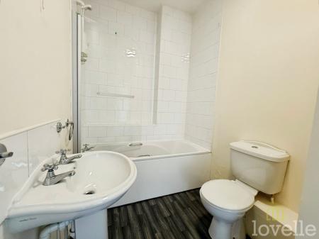 2 bedroom Flat to let in Ashcroft Road, Gainsborough, DN21
