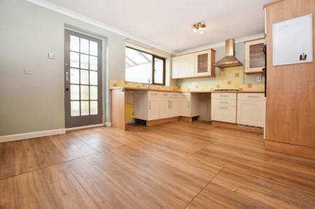 3 bedroom Semi-detached house to let in The Pines, Gainsborough, DN21