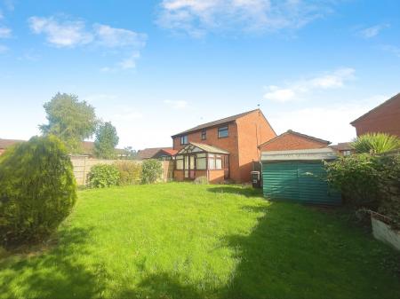 3 bedroom Semi-detached house to let in The Pines, Gainsborough, DN21