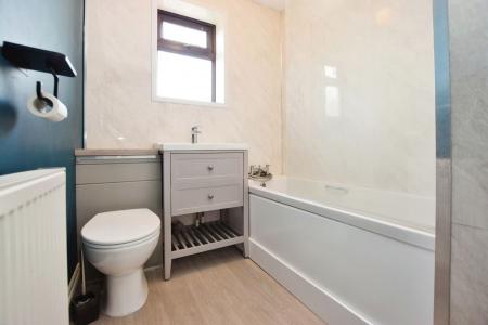 3 bedroom Semi-detached house to let in The Pines, Gainsborough, DN21